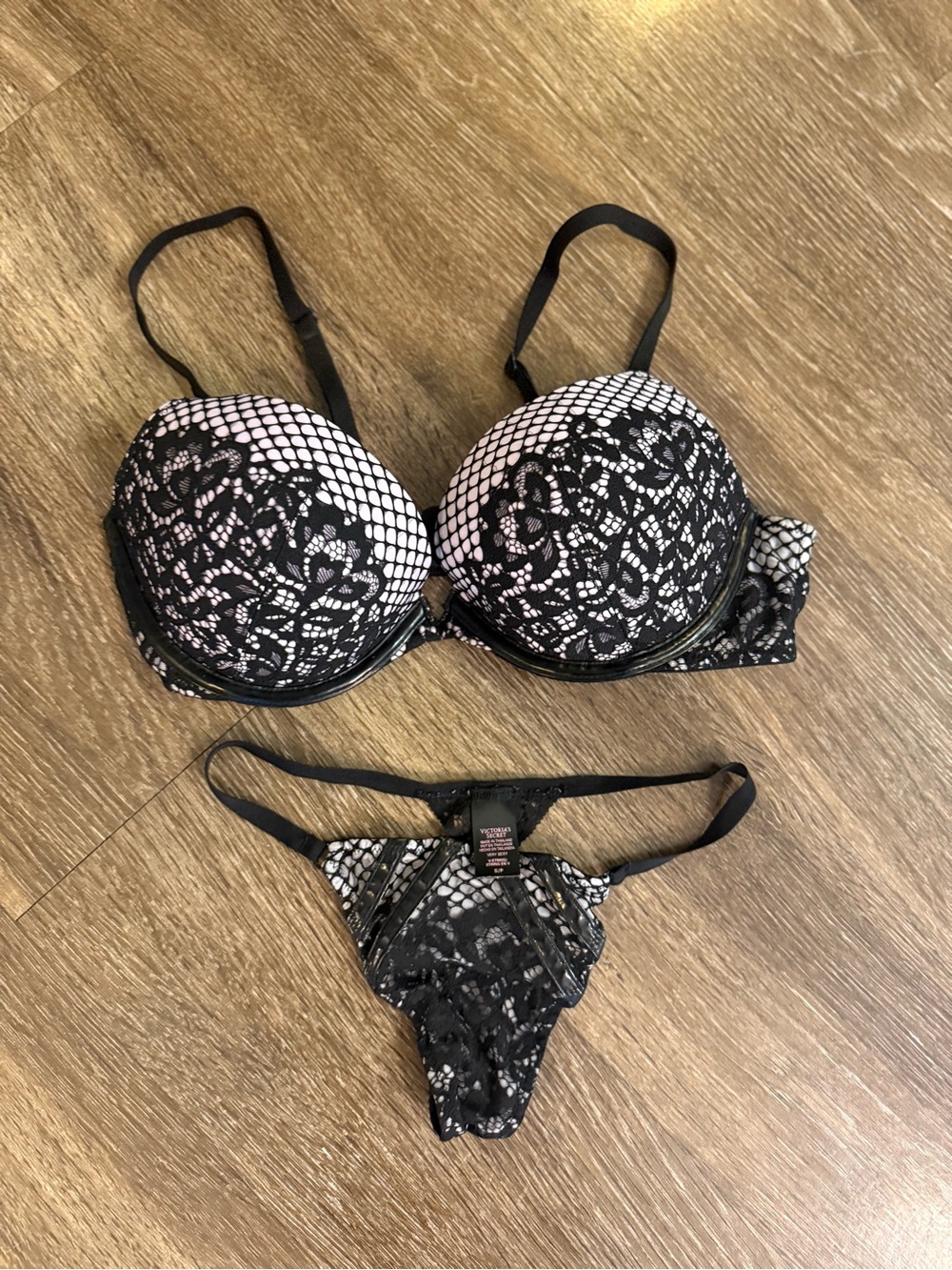 Victoria’s Secret Push-Up Bra & Thong Set – Black Lace & Lilac Mesh